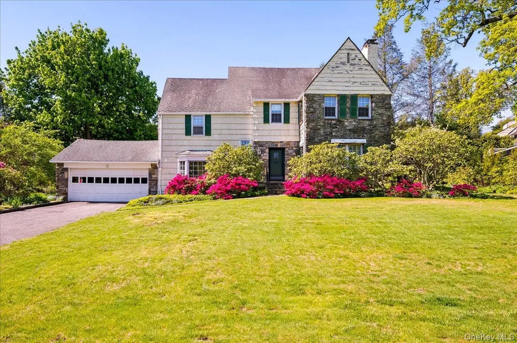 21 Country Club Lane Pelham NY 10803