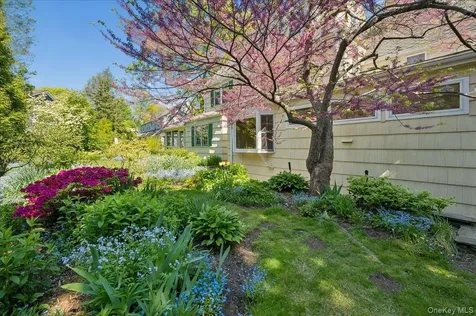 21 Country Club Lane Pelham NY 10803