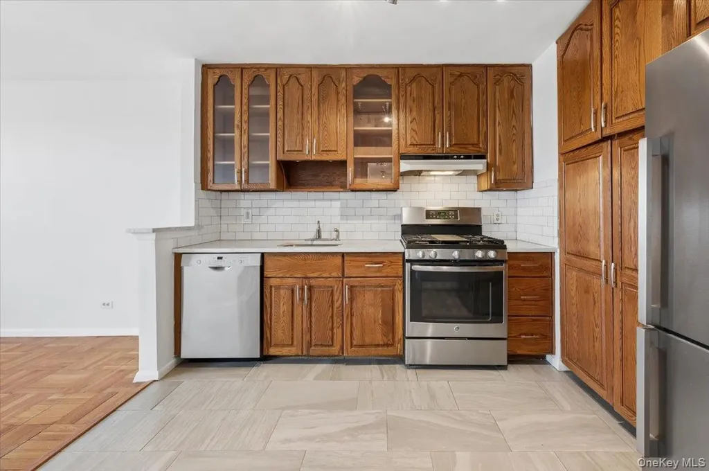 3935 Blackstone Avenue Bronx NY 10471