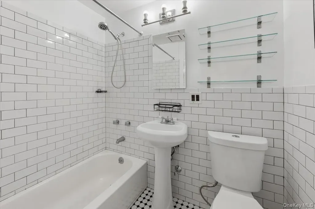 3935 Blackstone Avenue Bronx NY 10471