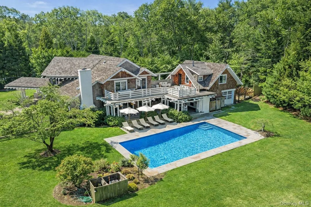 30 E Hollow Road East Hampton NY 11937