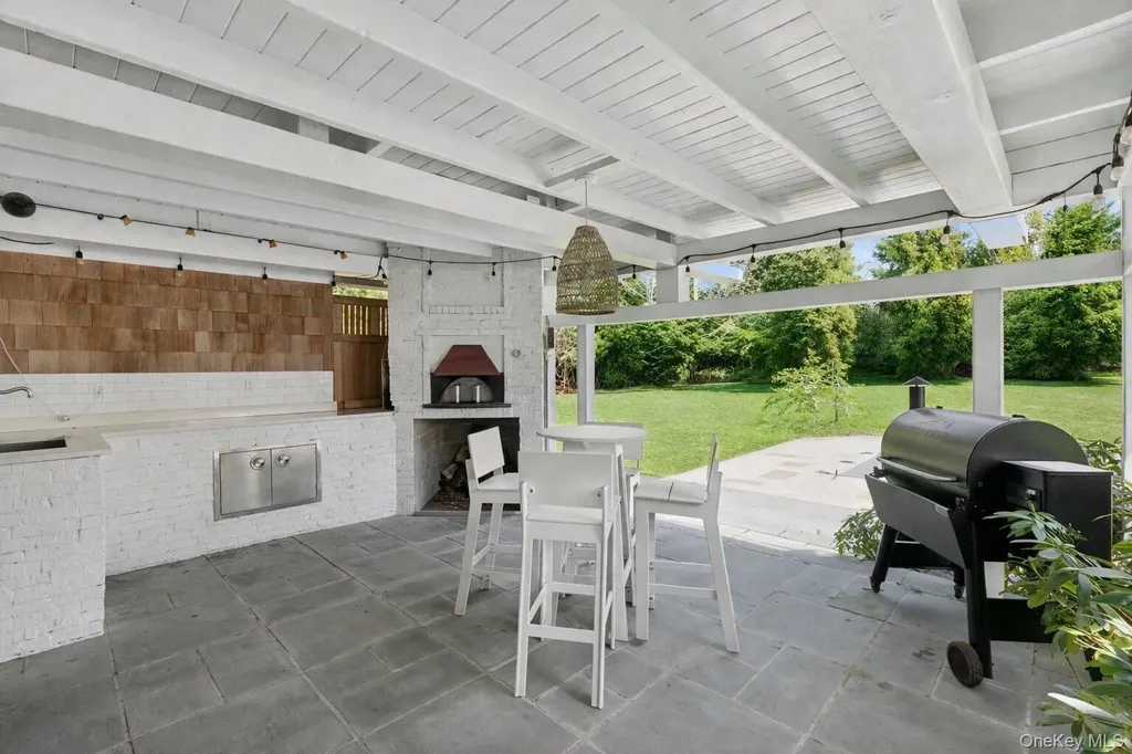 30 E Hollow Road East Hampton NY 11937