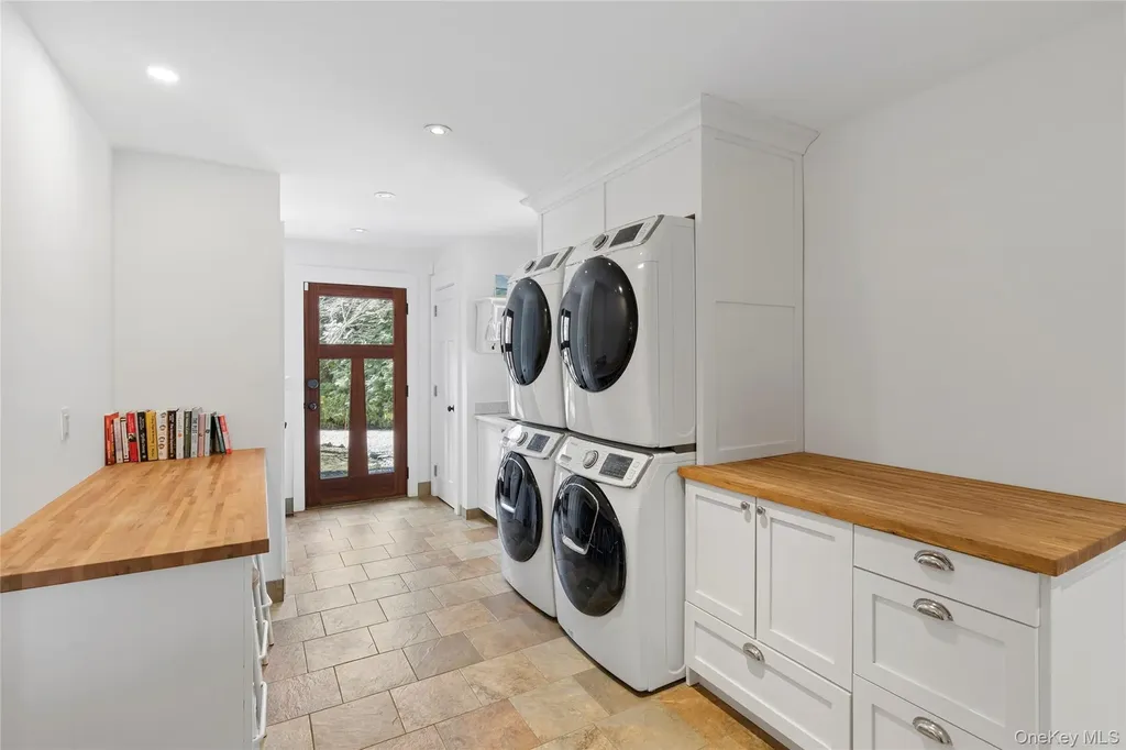 30 E Hollow Road East Hampton NY 11937