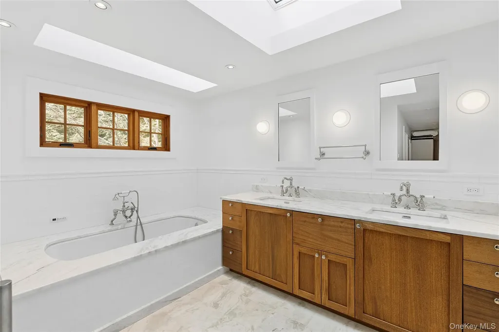 30 E Hollow Road East Hampton NY 11937