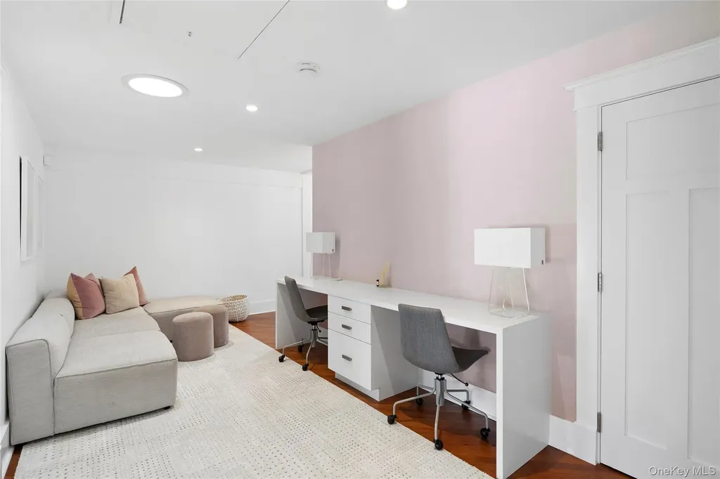 30 E Hollow Road East Hampton NY 11937