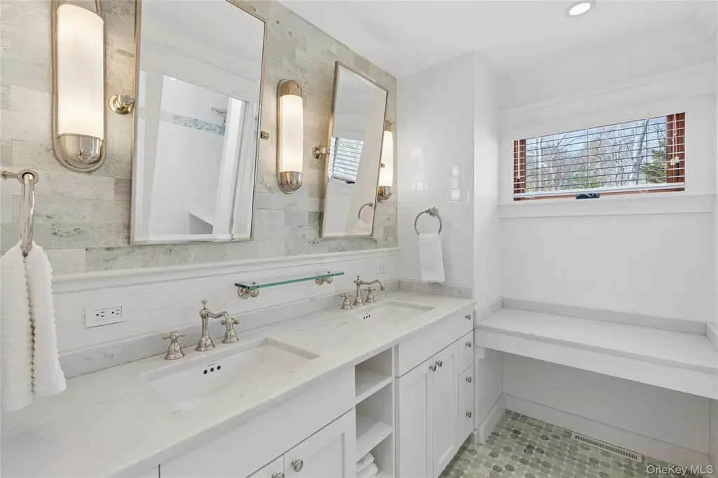 30 E Hollow Road East Hampton NY 11937