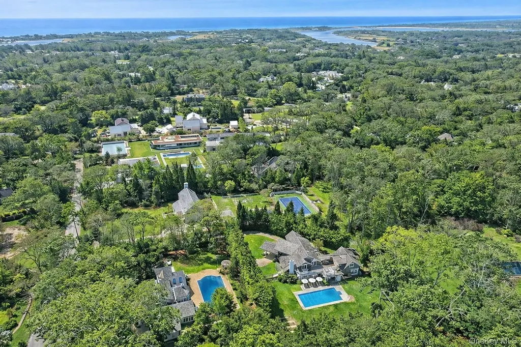 30 E Hollow Road East Hampton NY 11937