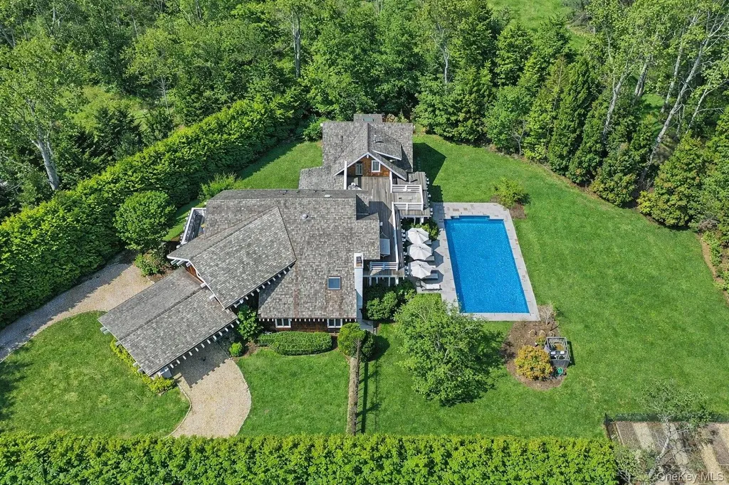 30 E Hollow Road East Hampton NY 11937