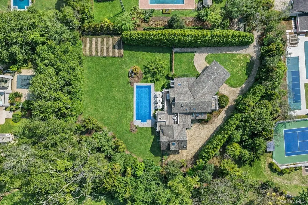 30 E Hollow Road East Hampton NY 11937