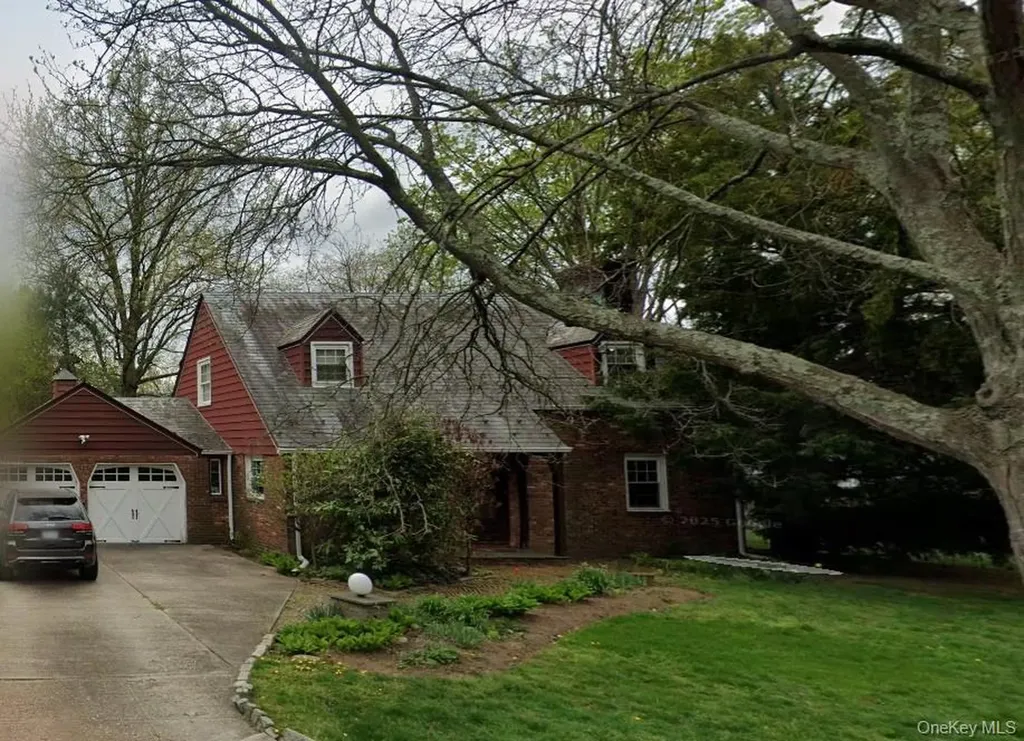 200 Howard Street East Williston NY 11596