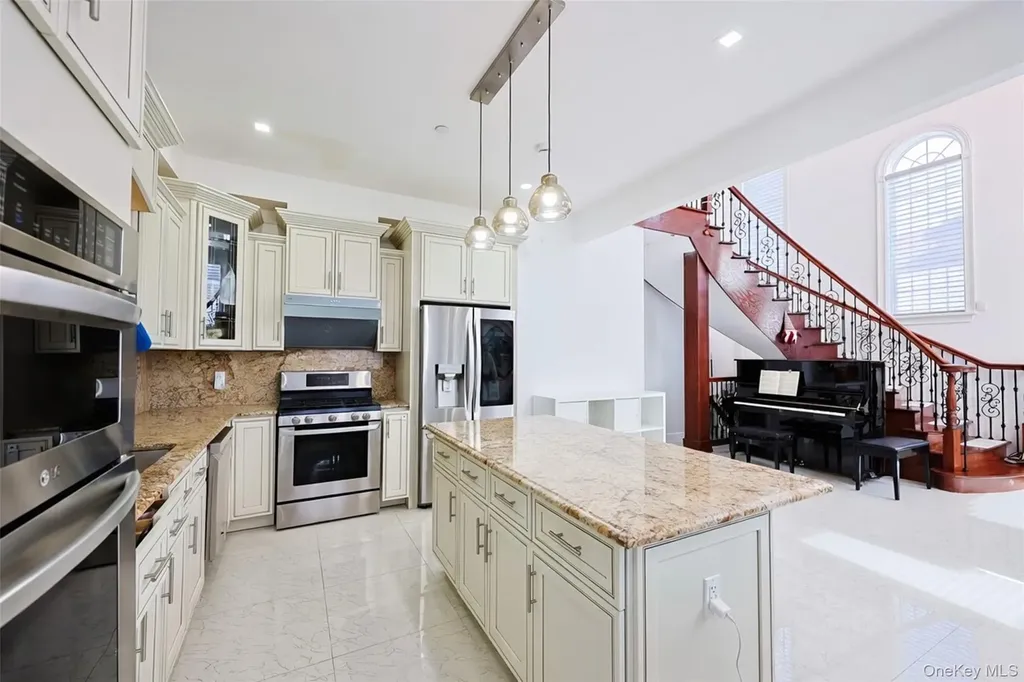 147-25 18th Avenue Whitestone NY 11357