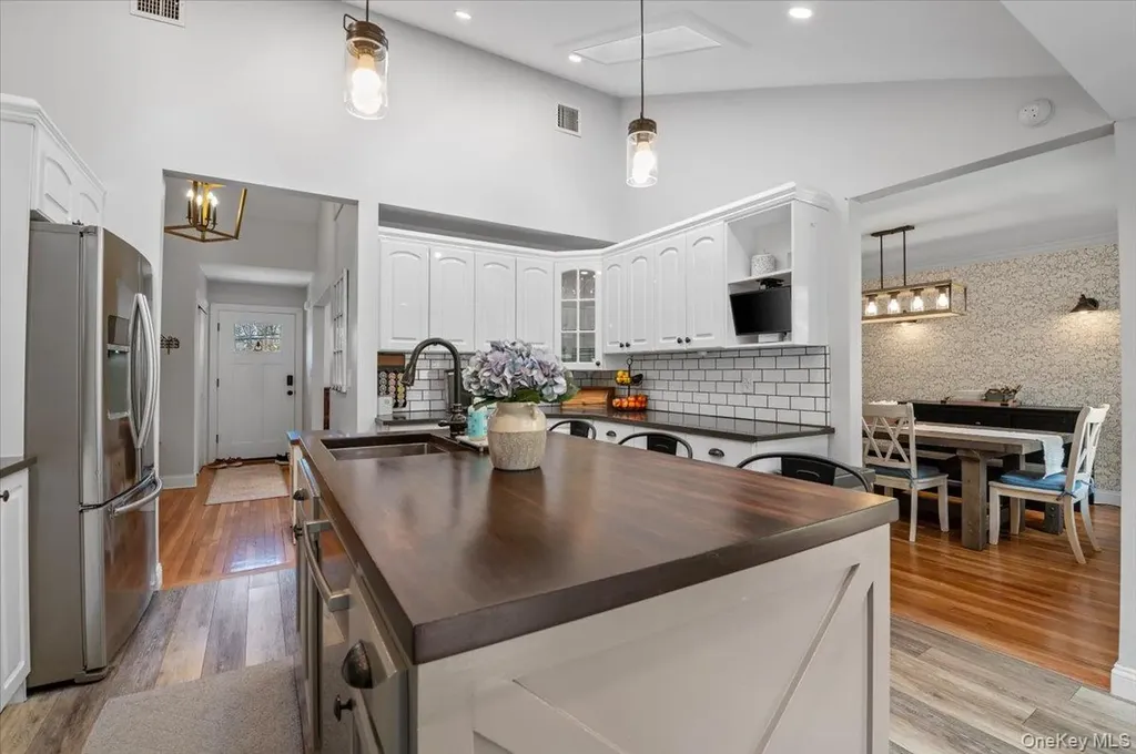 16 Ingold Drive Dix Hills NY 11746