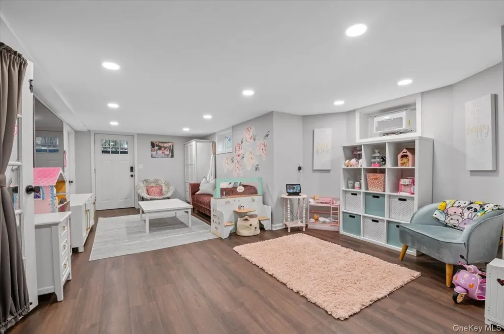 16 Ingold Drive Dix Hills NY 11746