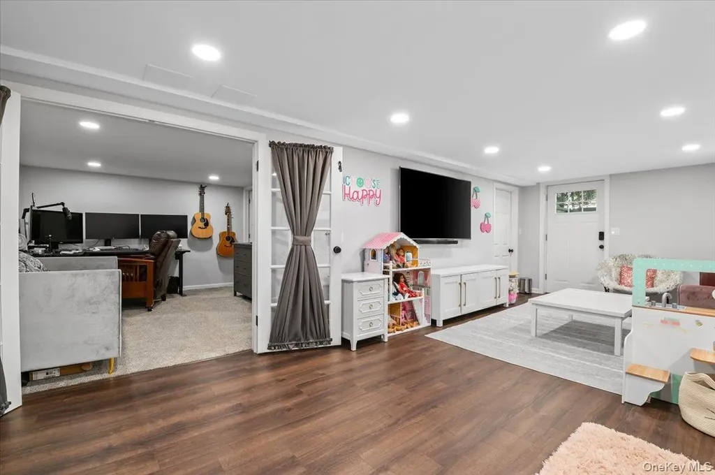16 Ingold Drive Dix Hills NY 11746
