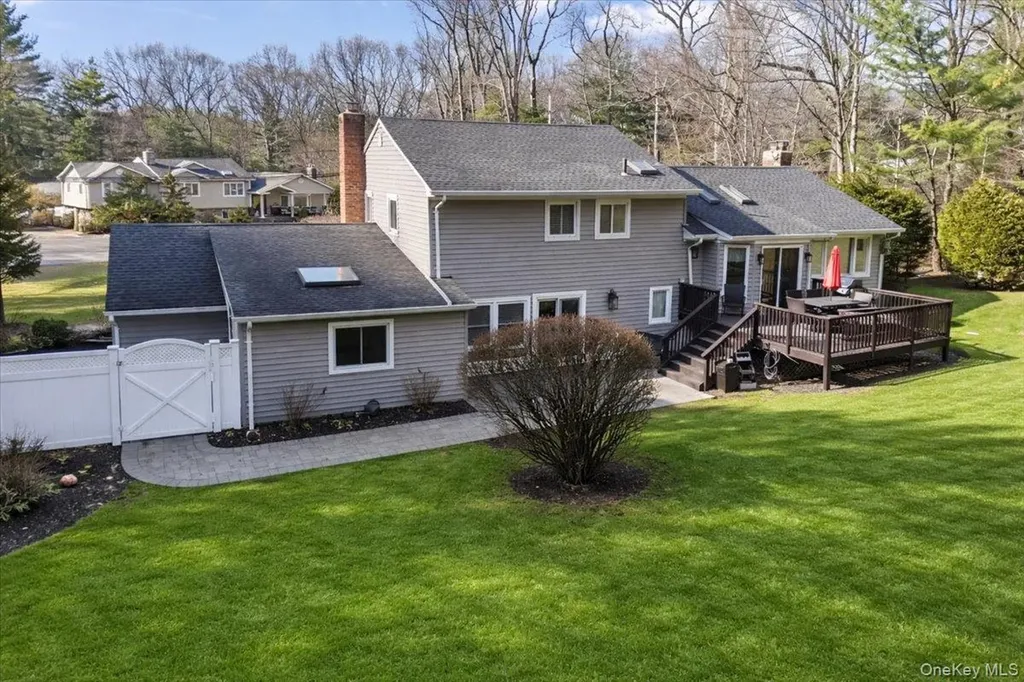 16 Ingold Drive Dix Hills NY 11746