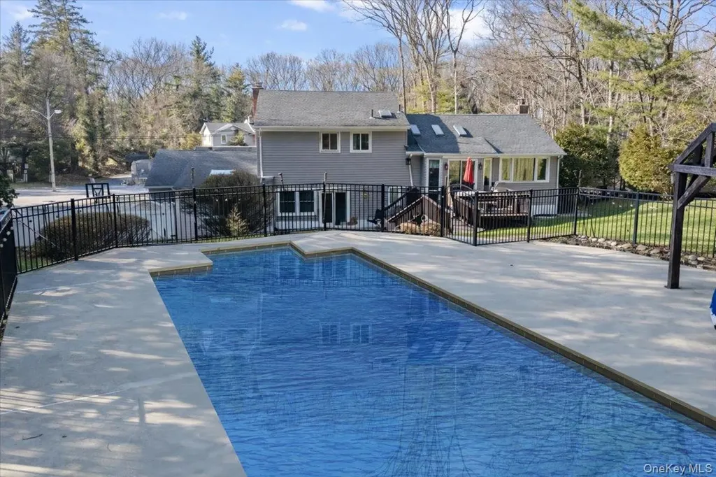 16 Ingold Drive Dix Hills NY 11746
