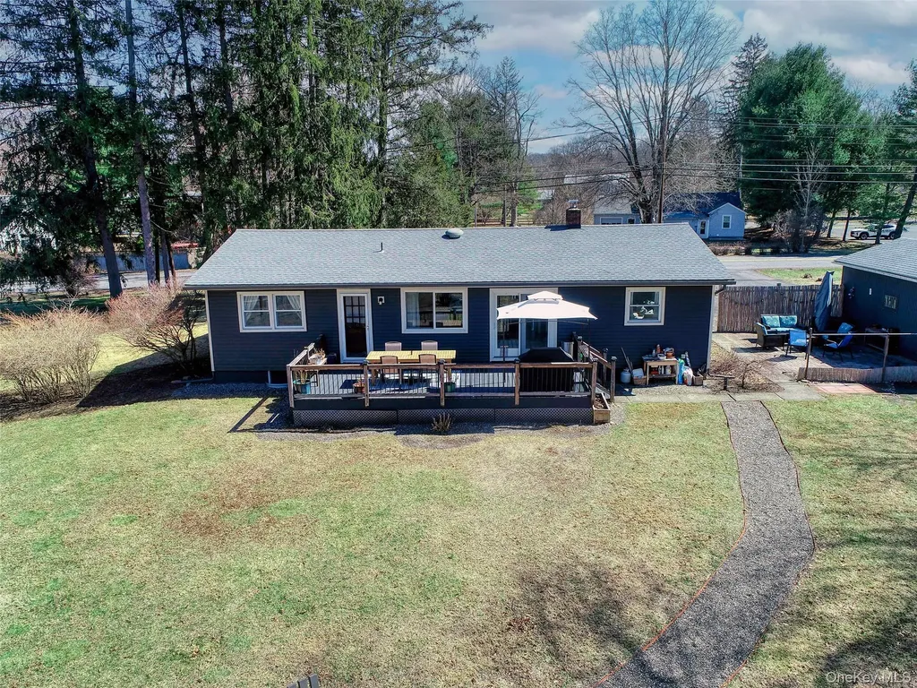 15 Closs Drive Rhinebeck NY 12572
