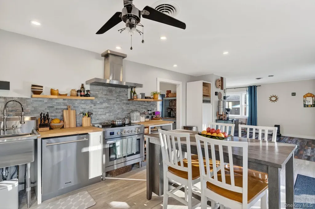 15 Closs Drive Rhinebeck NY 12572