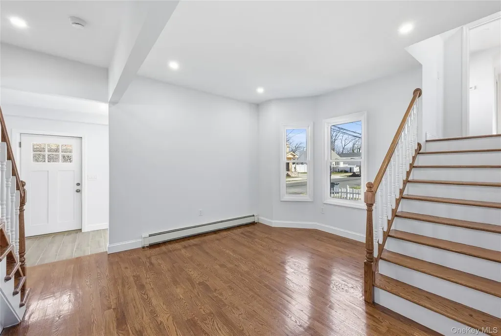 22 Colonial Avenue Freeport NY 11520
