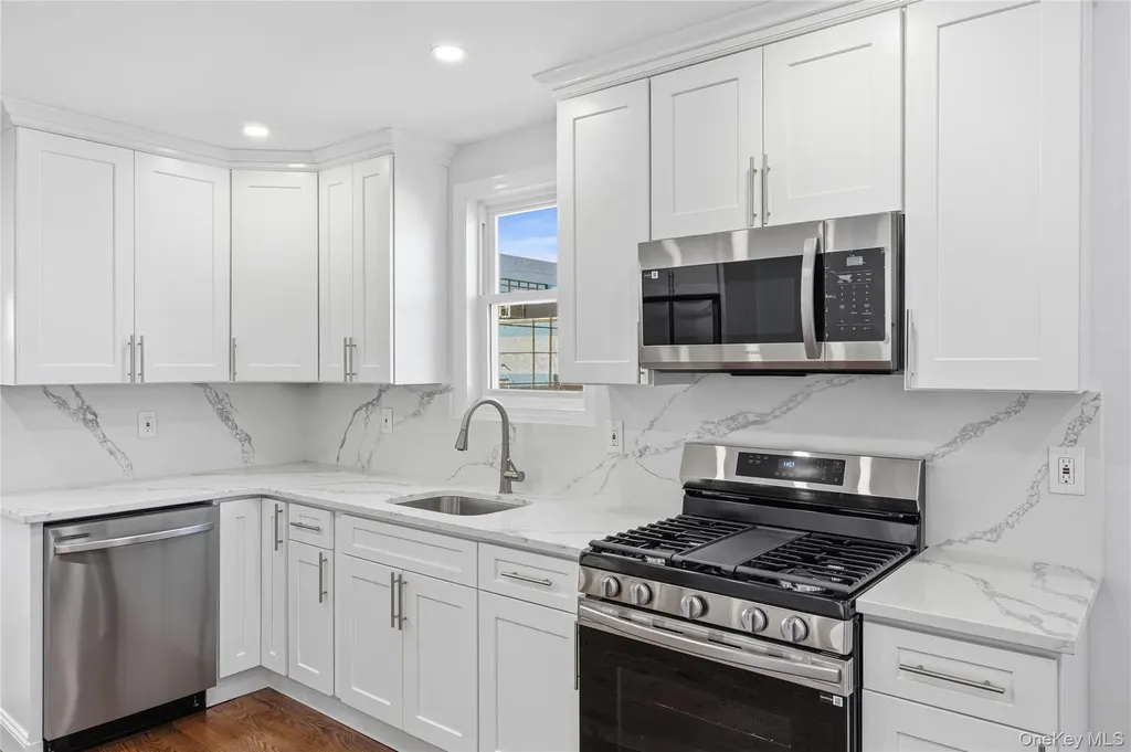 22 Colonial Avenue Freeport NY 11520