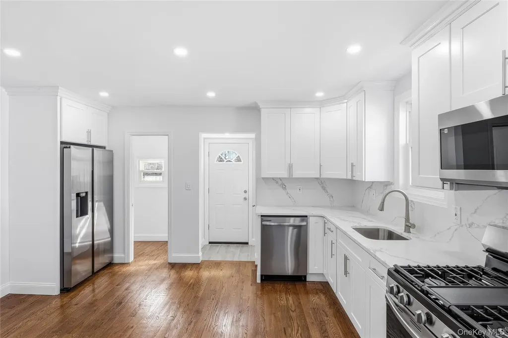 22 Colonial Avenue Freeport NY 11520
