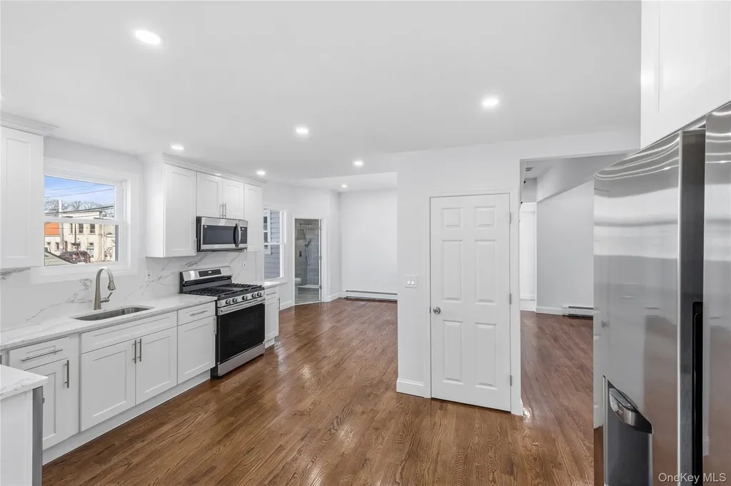 22 Colonial Avenue Freeport NY 11520