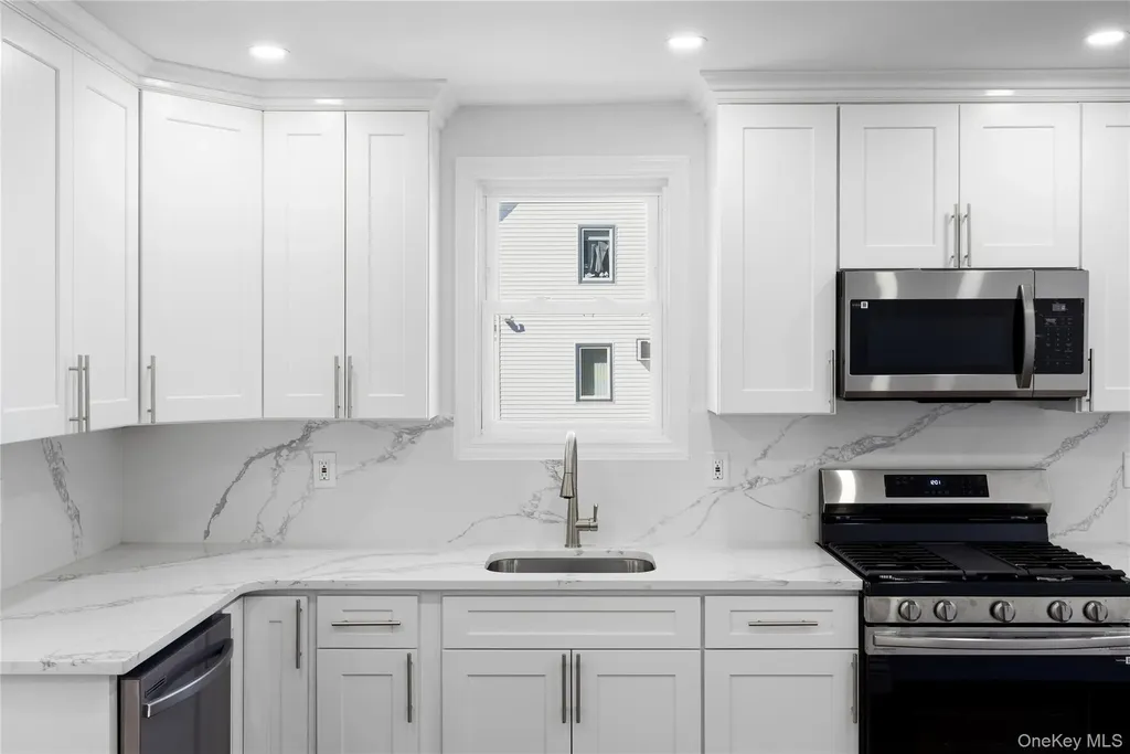 22 Colonial Avenue Freeport NY 11520