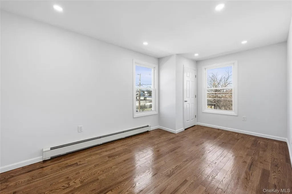 22 Colonial Avenue Freeport NY 11520