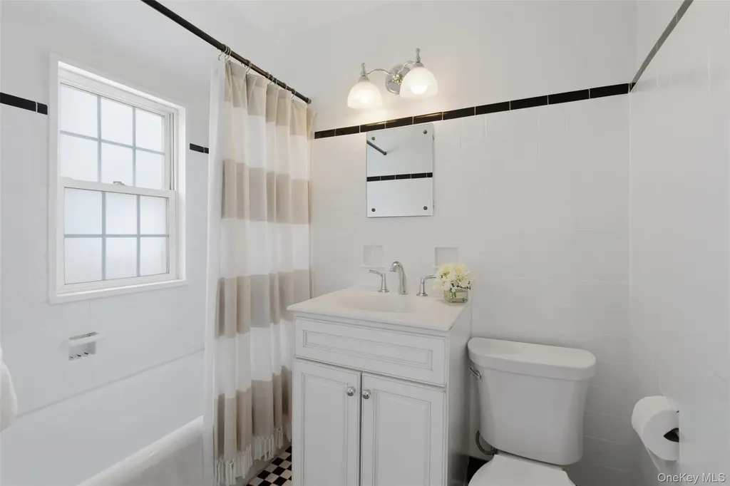 32 Kingsbury Road New Rochelle NY 10804