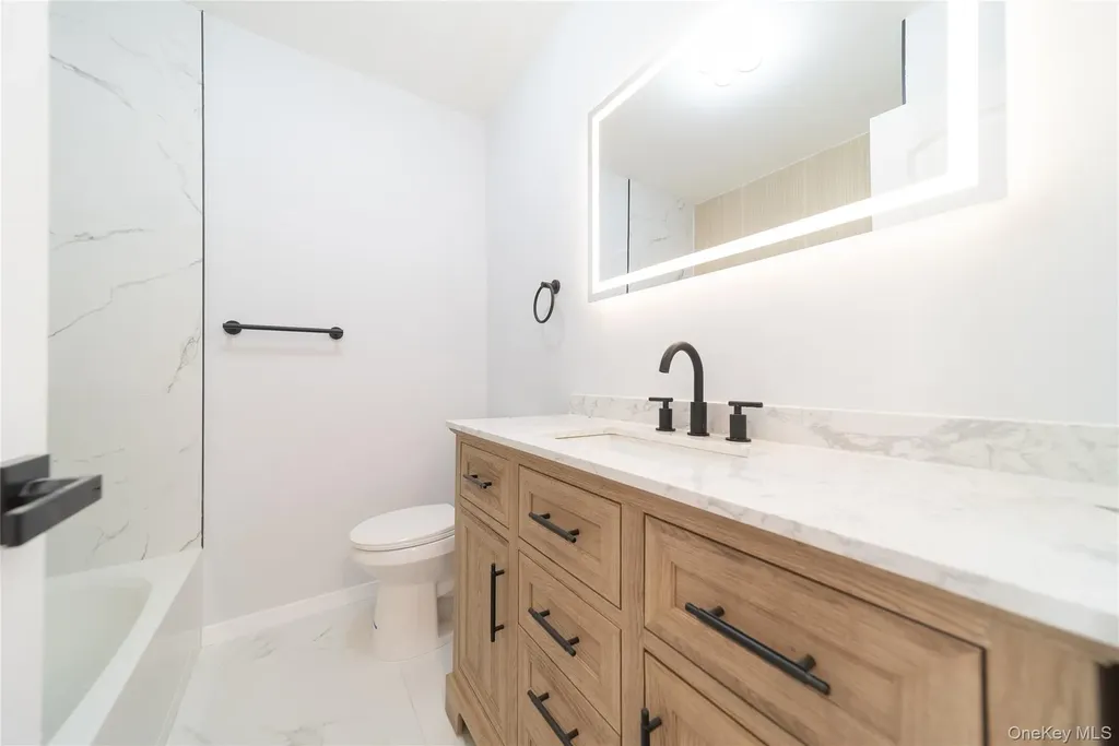 8 Spector Lane Plainview NY 11803