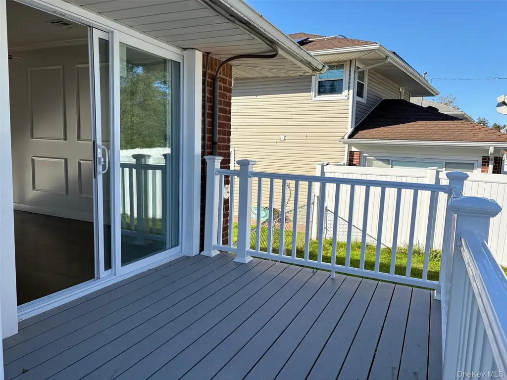 8 Spector Lane Plainview NY 11803