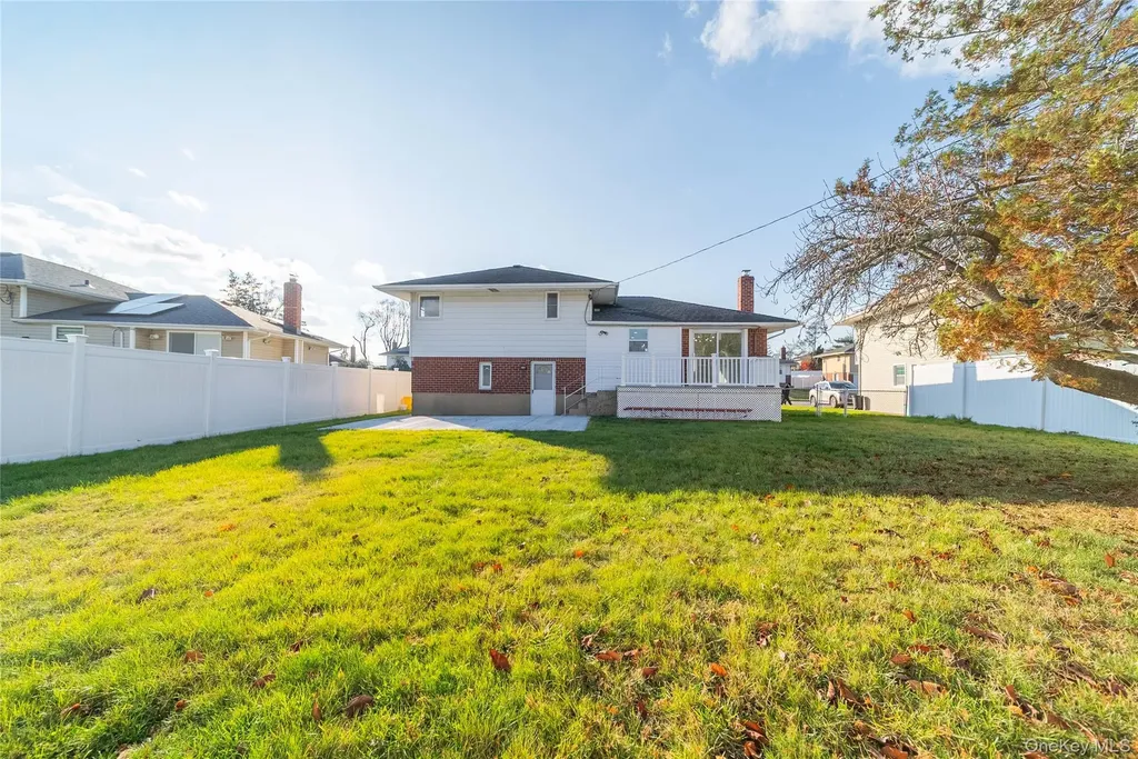8 Spector Lane Plainview NY 11803