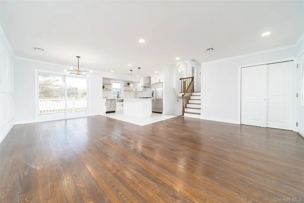 8 Spector Lane Plainview NY 11803