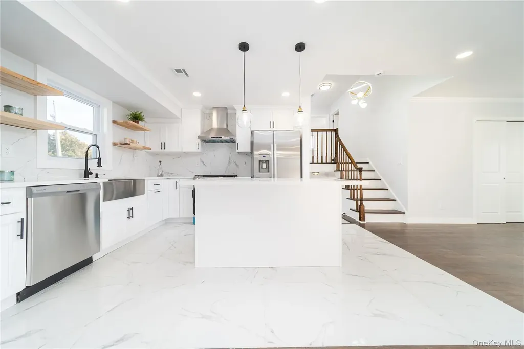 8 Spector Lane Plainview NY 11803