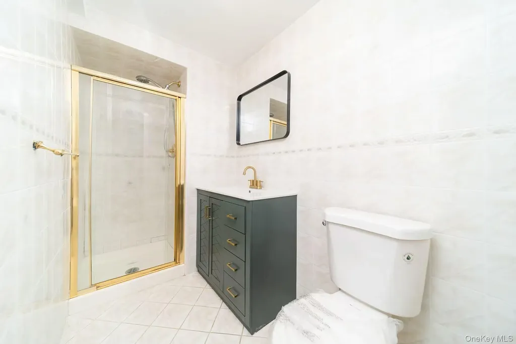 8 Spector Lane Plainview NY 11803