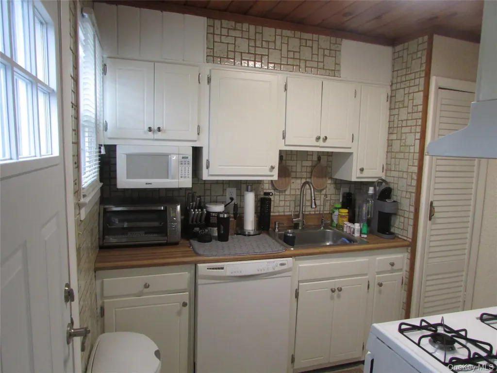 90 Paggi Terrace Wappingers Falls NY 12590