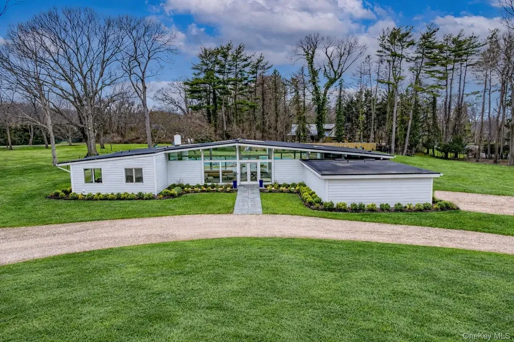 21 Lloyd Haven Drive Lloyd Harbor NY 11743