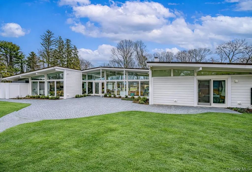 21 Lloyd Haven Drive Lloyd Harbor NY 11743