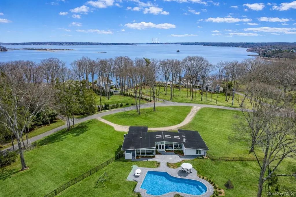 21 Lloyd Haven Drive Lloyd Harbor NY 11743