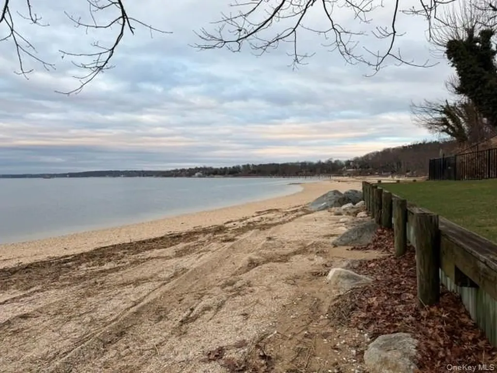 21 Lloyd Haven Drive Lloyd Harbor NY 11743