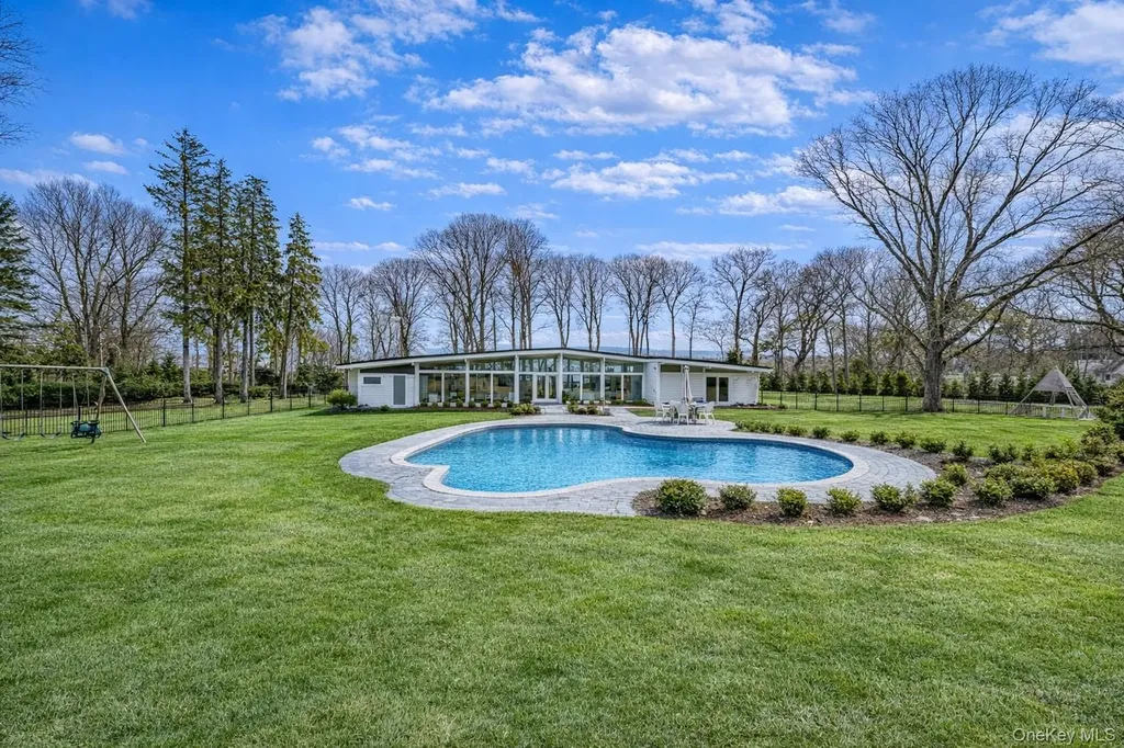 21 Lloyd Haven Drive Lloyd Harbor NY 11743