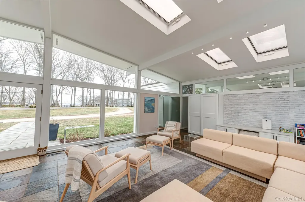21 Lloyd Haven Drive Lloyd Harbor NY 11743
