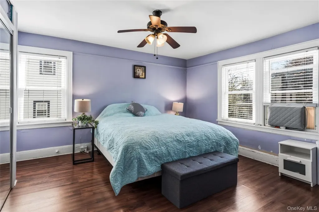 5 Burbury Lane Great Neck NY 11023