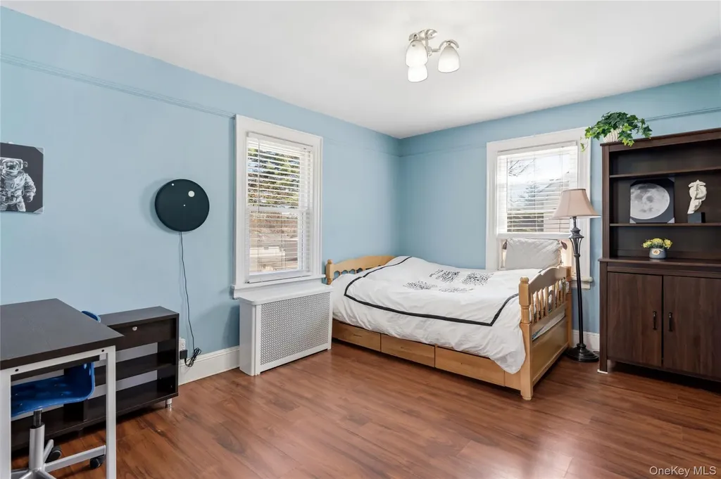 5 Burbury Lane Great Neck NY 11023