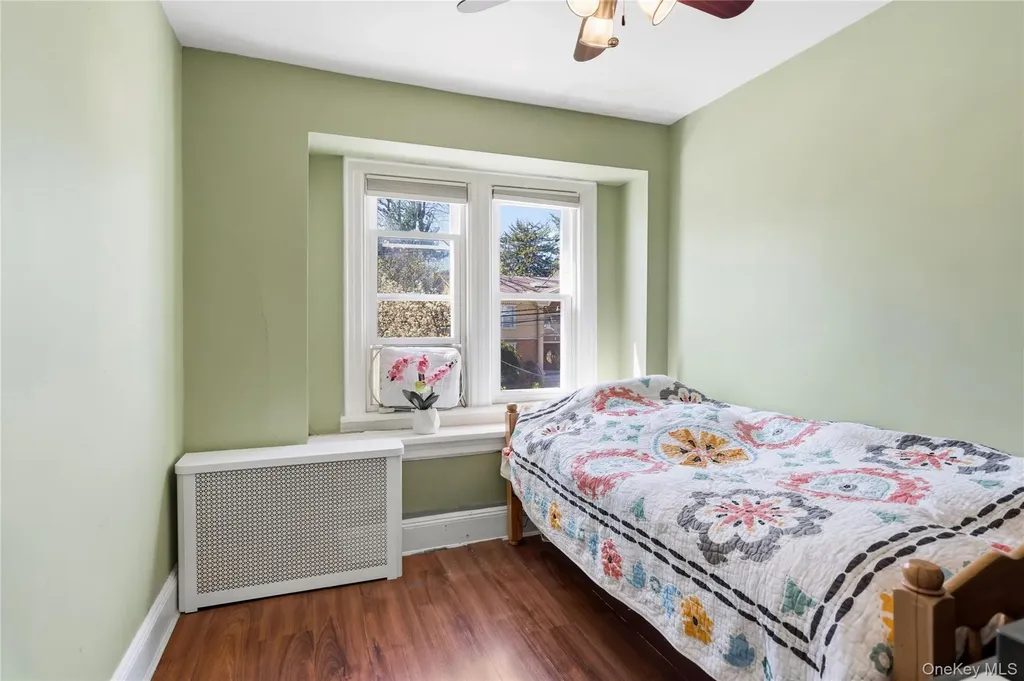 5 Burbury Lane Great Neck NY 11023