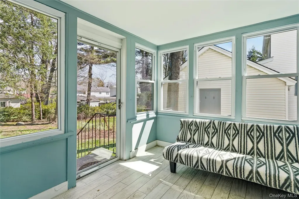 5 Burbury Lane Great Neck NY 11023