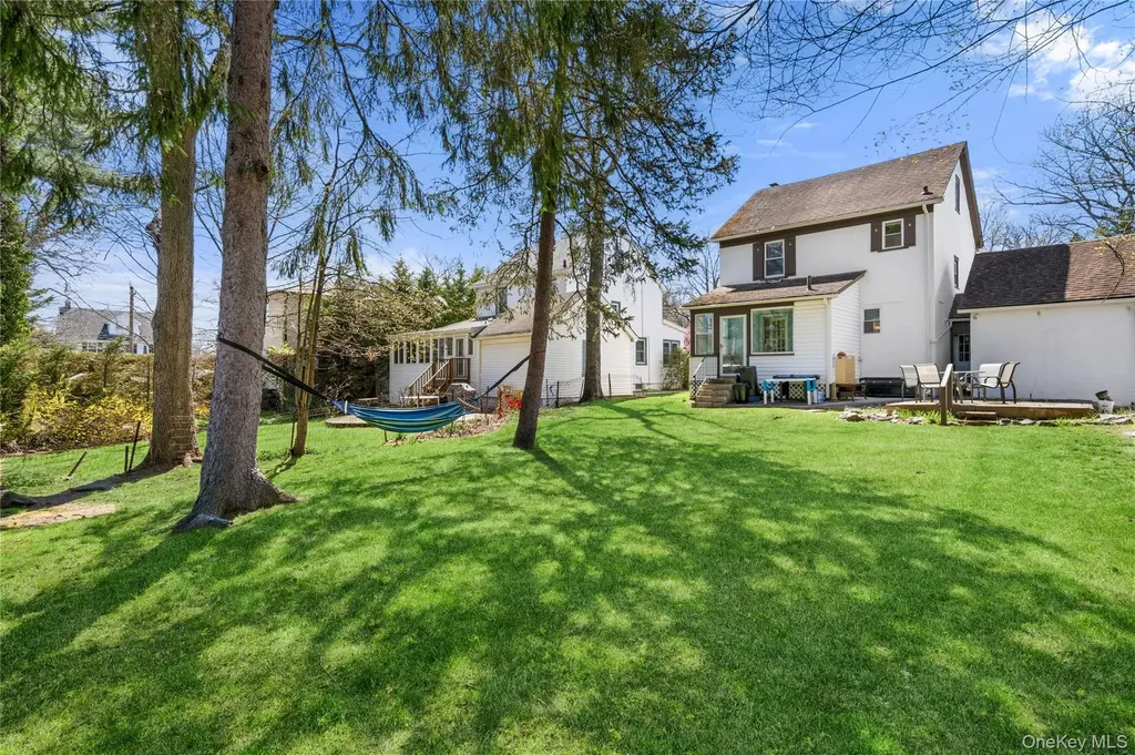 5 Burbury Lane Great Neck NY 11023