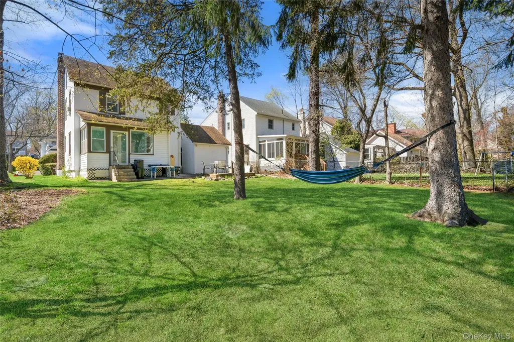 5 Burbury Lane Great Neck NY 11023