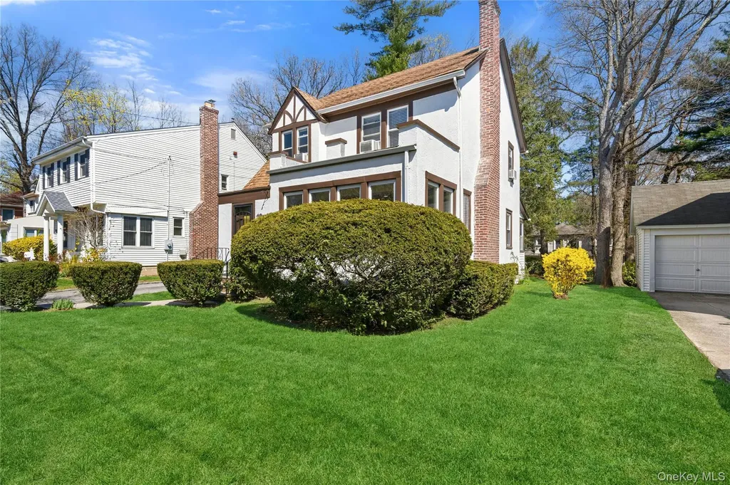 5 Burbury Lane Great Neck NY 11023