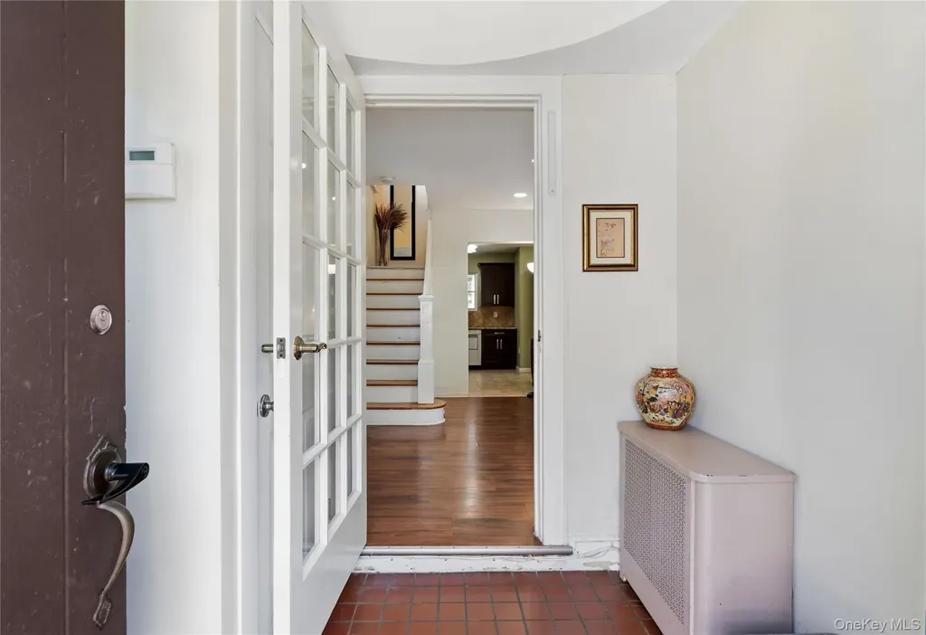 5 Burbury Lane Great Neck NY 11023